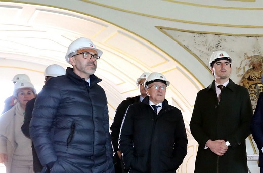 El consejero de Cultura y Turismo, Javier Ortega, visita las obras de conservación y restauración del Hospital Simón Ruiz de Medina del Campo (Valladolid). En la imagen, junto al alcalde de la localidad, Guzmán Gómez Alonso/Foto: Rubén Cacho/Ical